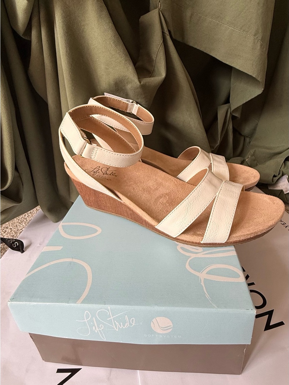 Life Stride White Athena Wedge Sandals 10m New in box